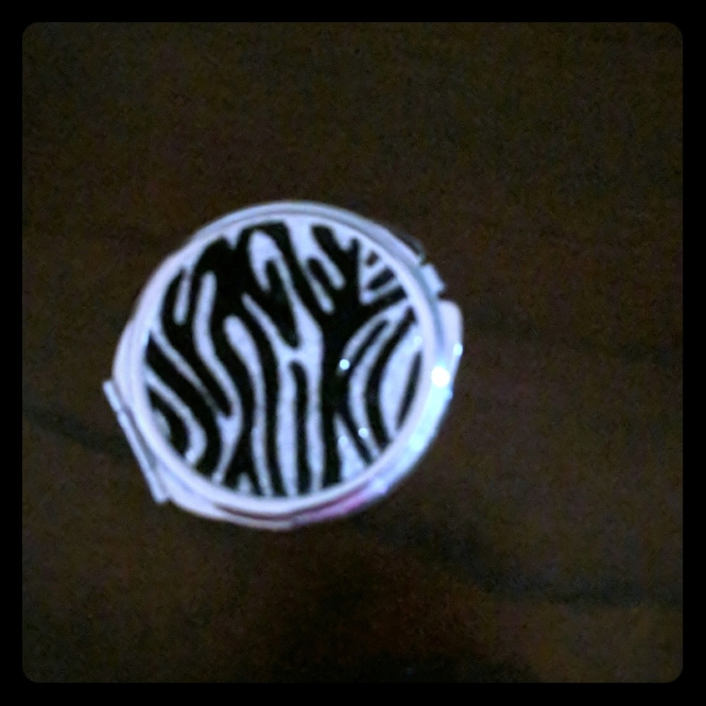 Compact mirror